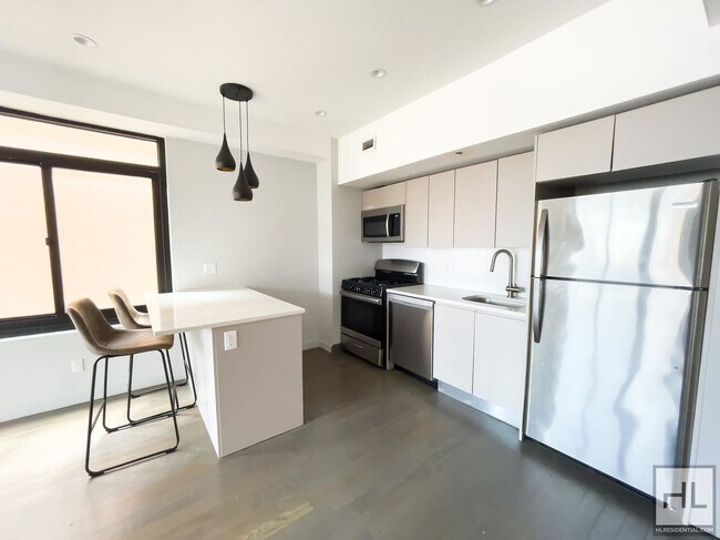Foto del edificio - Bushwick Avenue / Spacious 2-Bed, 1-Bath /...