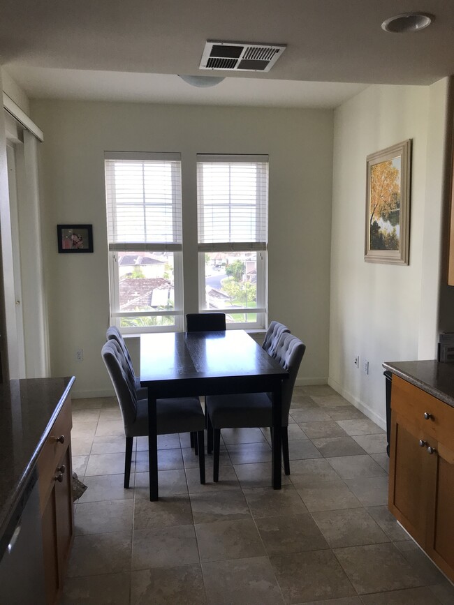 dining area - 520 Lunalilo Home Rd