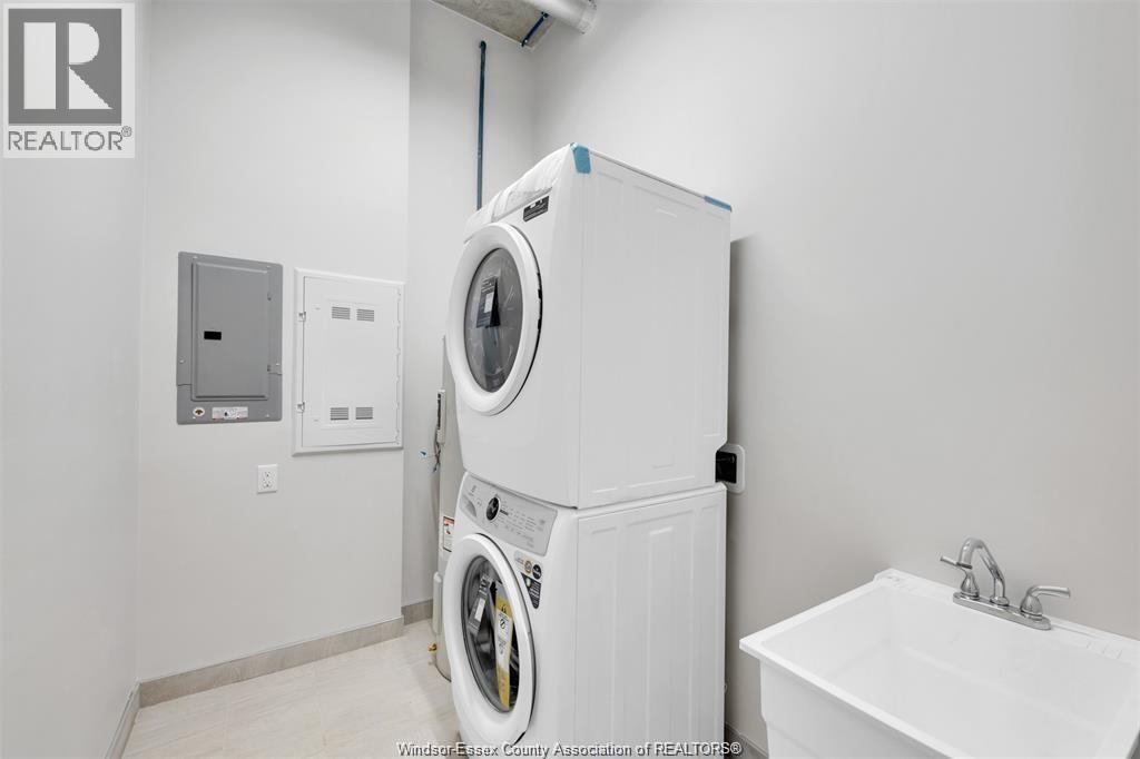 Building Photo - 11941 Tecumseh Rd E