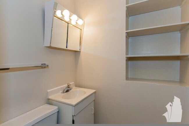 Foto del edificio - 824 W Lill Ave