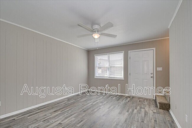 Building Photo - 2511 Cascade Dr