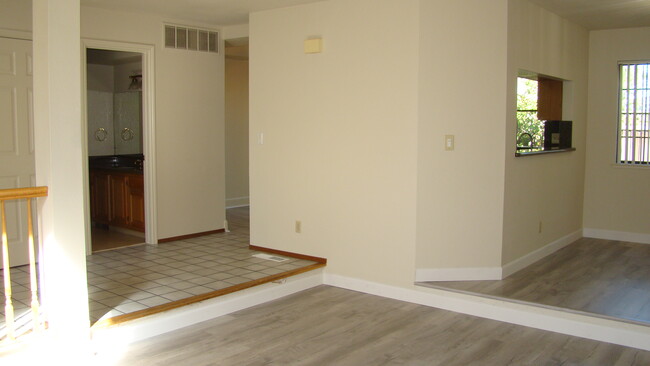 Building Photo - 1591 Camden Oaks Ct