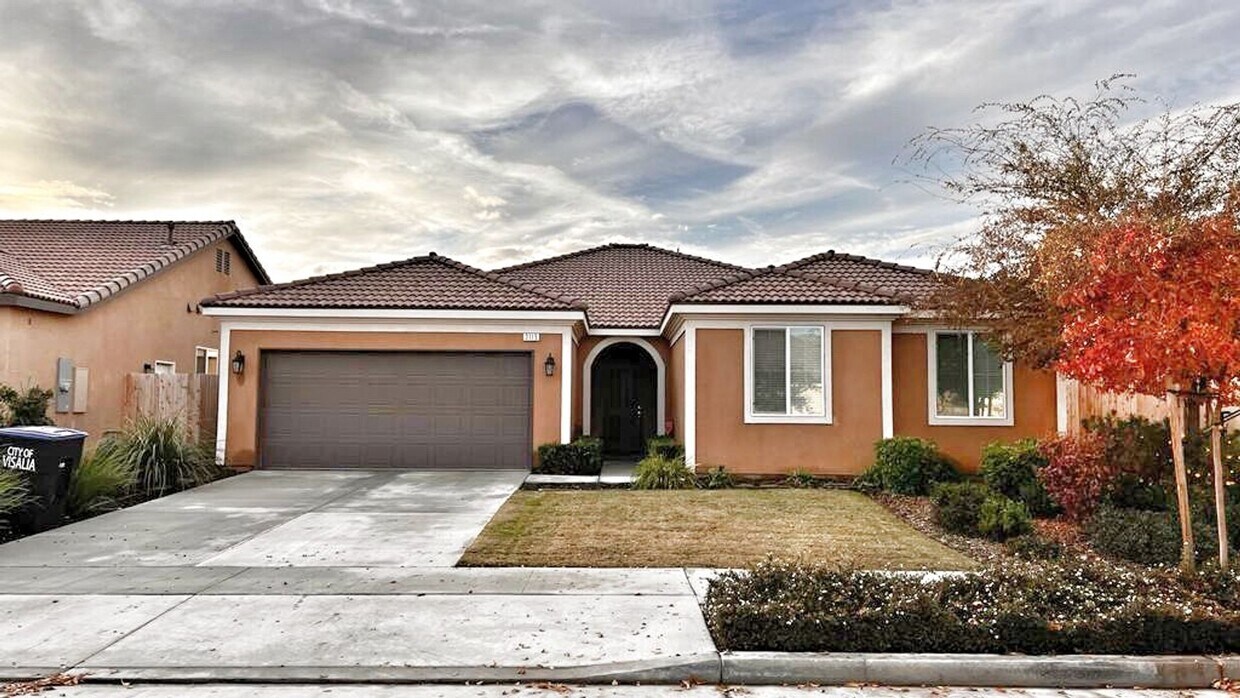 Foto principal - Beautiful Home for rent in Visalia, Ca