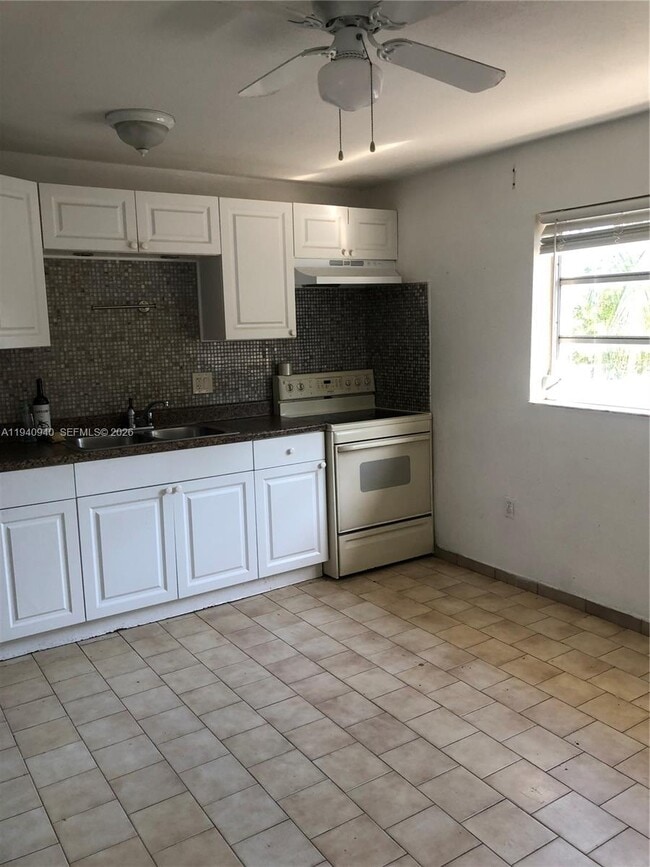 Foto del edificio - 992 E 18th St