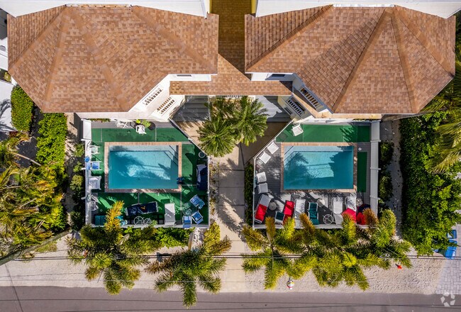 Piscina - 2203 Avenue C