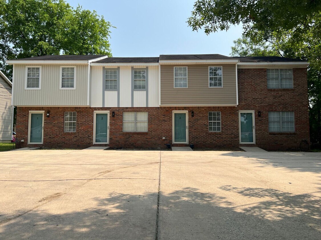 Primary Photo - 1117 Magnolia St Apt 1-4