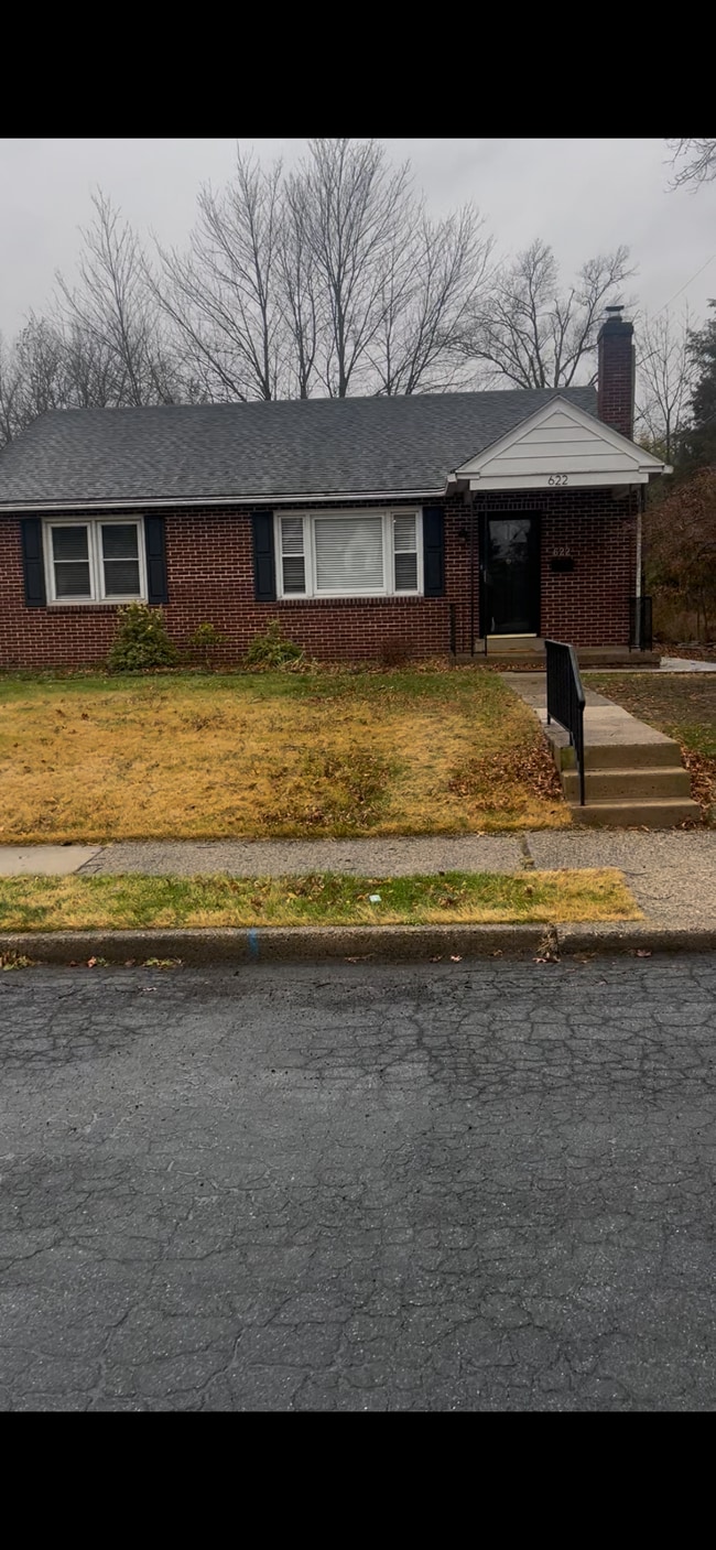 Building Photo - 622 Salford Ave