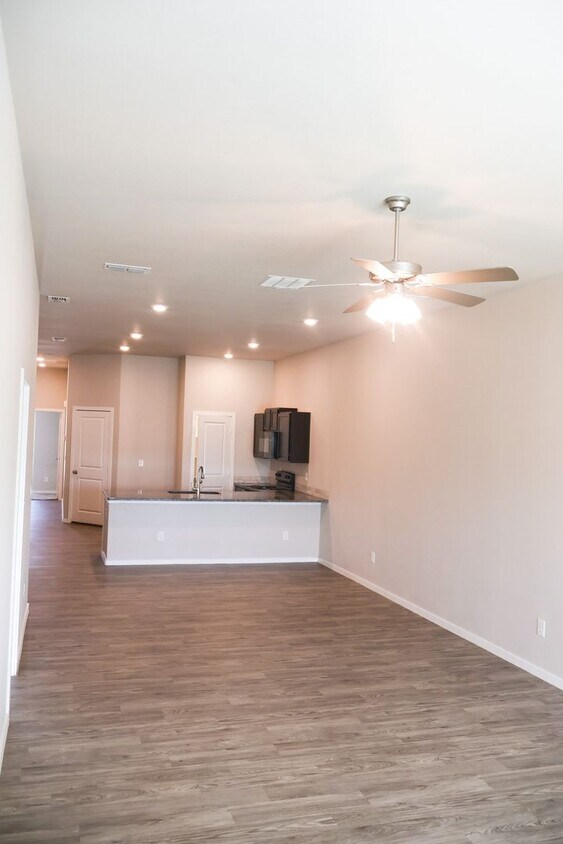 Foto principal - Upland Heights- 7047