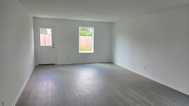 Building Photo - 952 Pertuso Ln