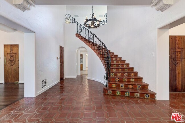 Foto del edificio - 801 N Camden Dr