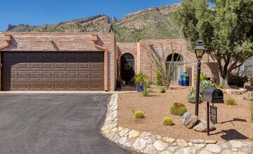 Building Photo - 4715 E Apple Valley Pl