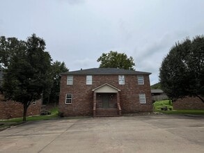 Building Photo - 116 E Carthage Ave