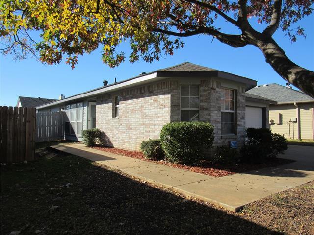Building Photo - 2920 Newport Ave