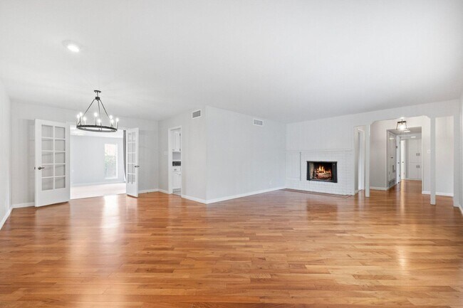 Foto del edificio - 4909 E Flower St