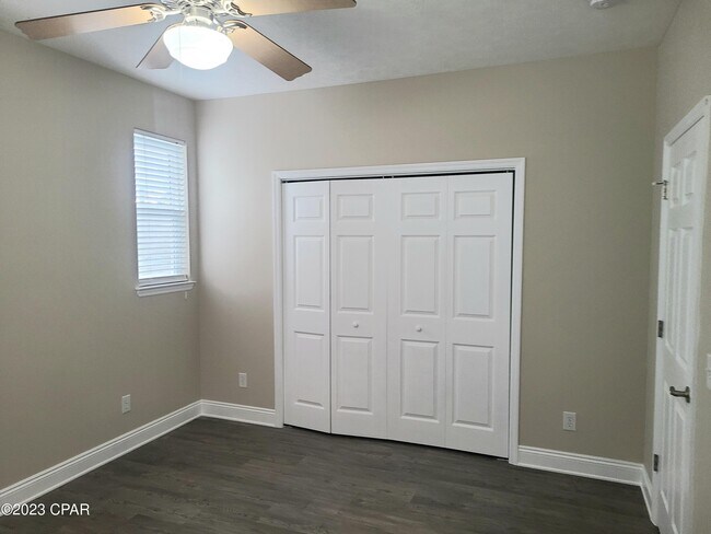 Foto del edificio - 8645 Marlin Pl