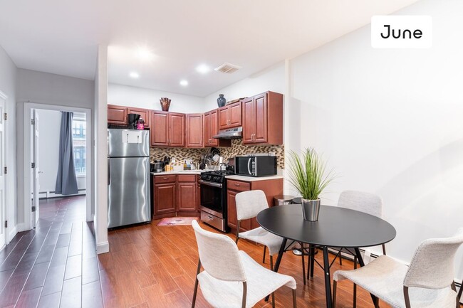 Foto del edificio - 508 Throop Avenue