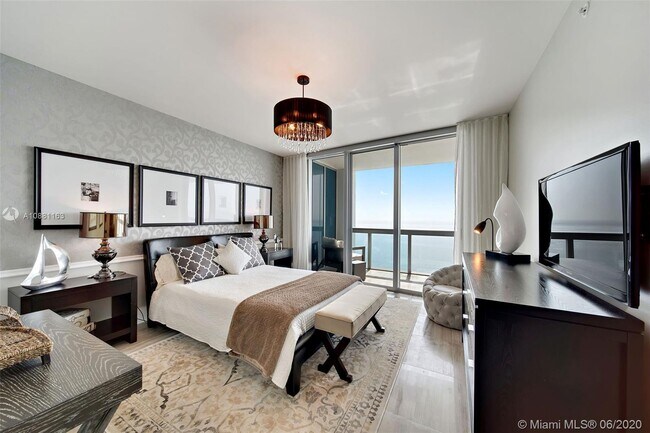 Foto del edificio - 6899 Collins Ave