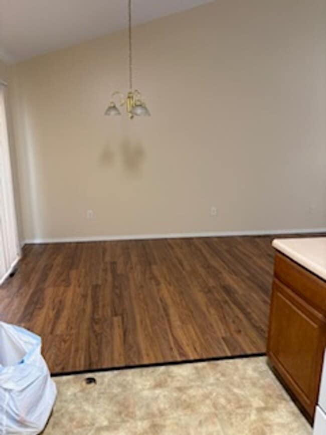Building Photo - Duplex for rent