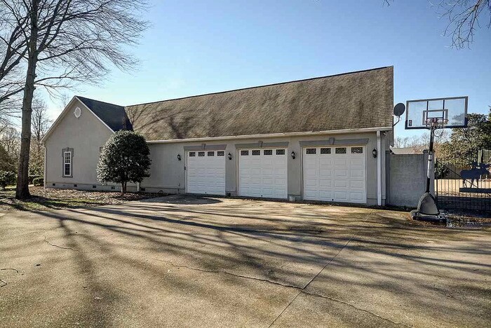 Primary Photo - 212 Watersedge Dr