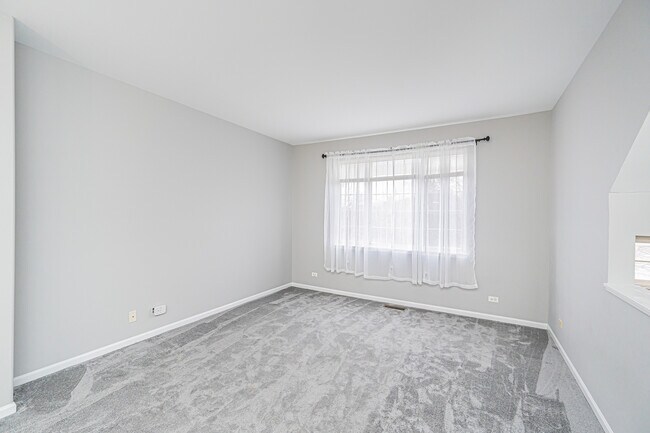 Building Photo - 1096 Savoy Ct