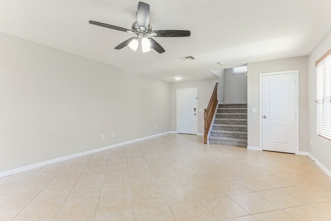 Building Photo - 2349 E Palm Beach Dr