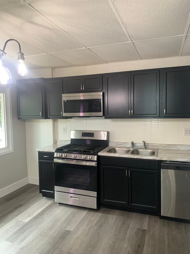 Building Photo - 419 Carothers Ave