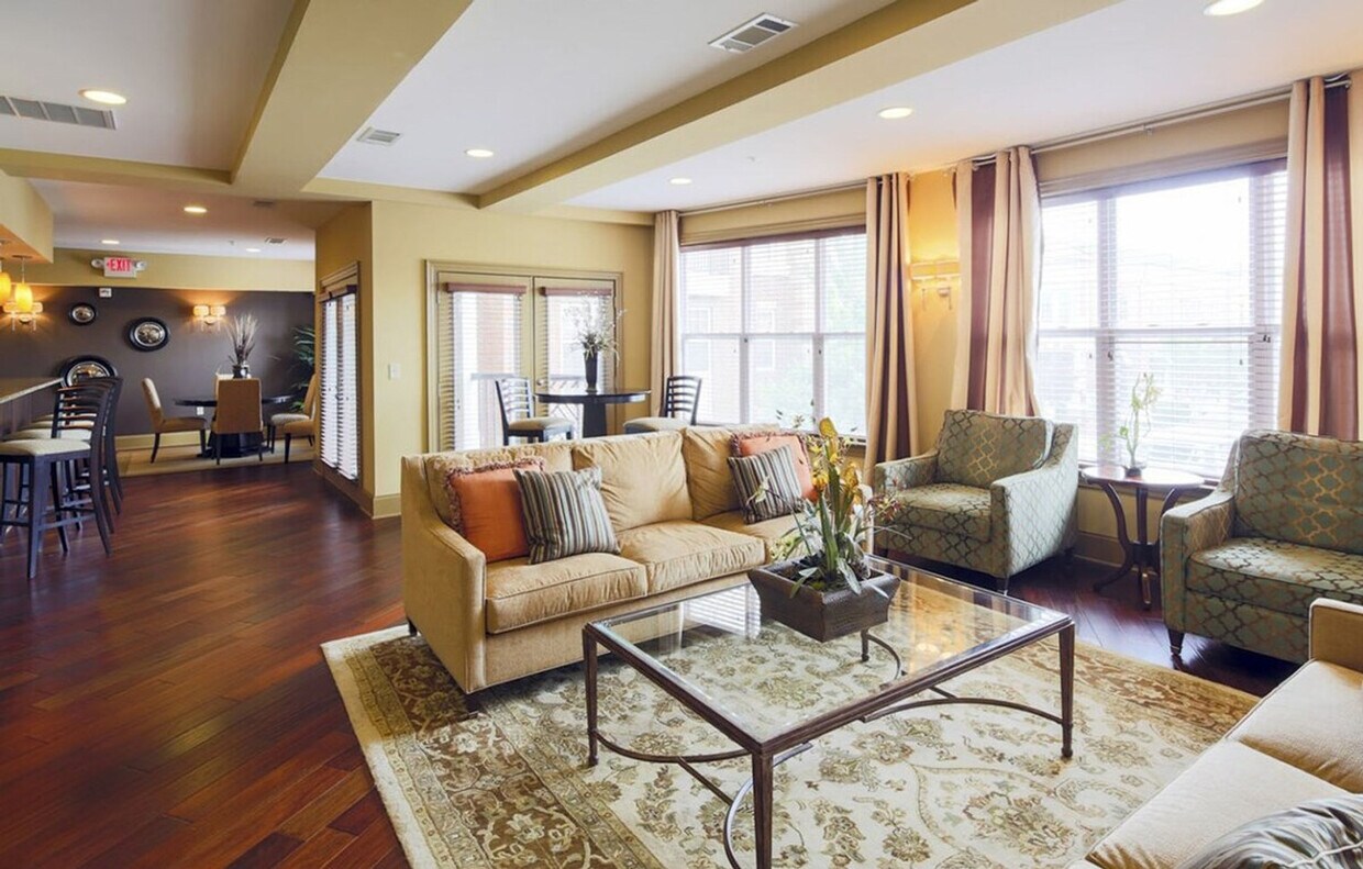 Foto principal - 3233 Renaissance Park Pl