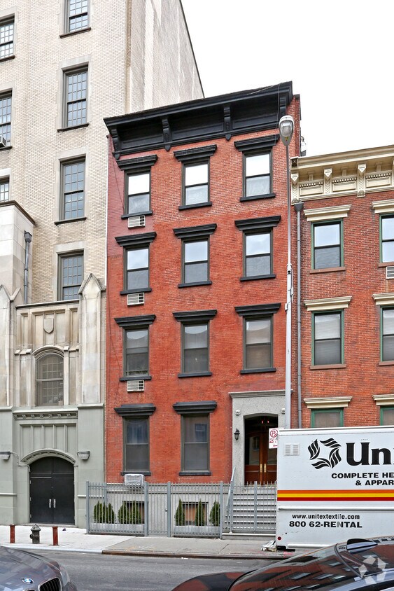 Foto del edificio - 333 W 18th St