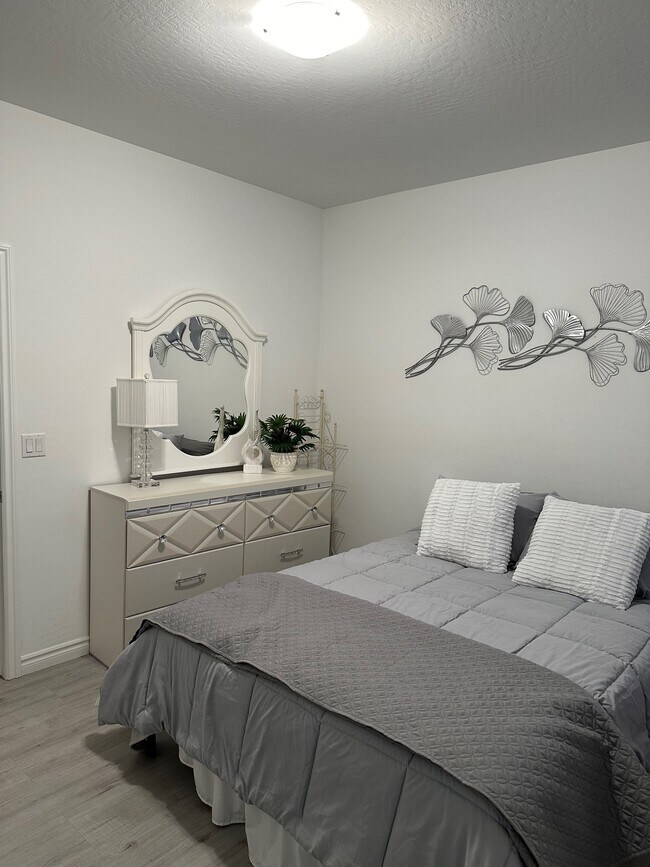 Dormitorio - 1229 Ossa St