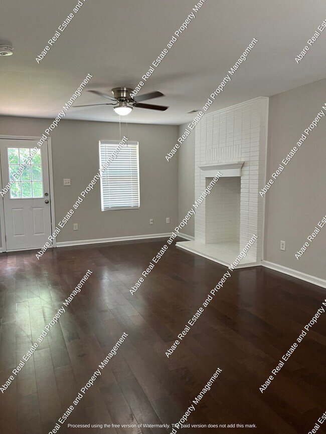 Foto del edificio - 901 Timber Dr