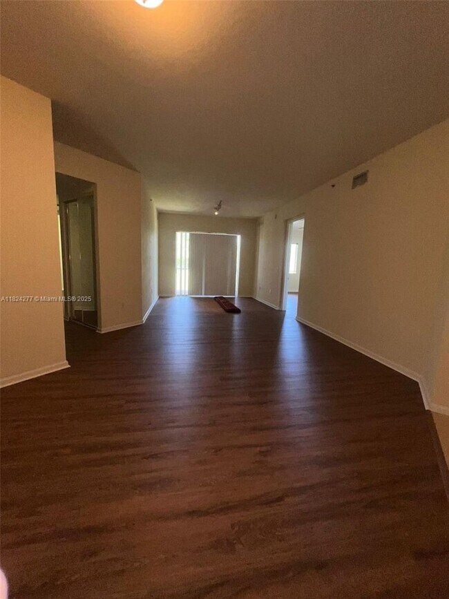 Foto del edificio - 3500 Oaks Clubhouse Dr