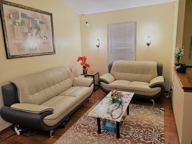 Living room - 3091 Framingham Cir