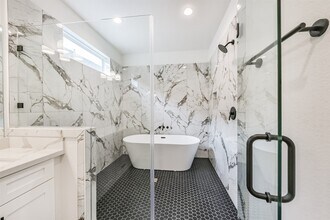 Building Photo - 3032 Gray St