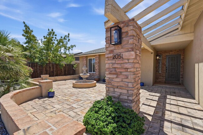 Building Photo - 2051 E Pueblo Ave