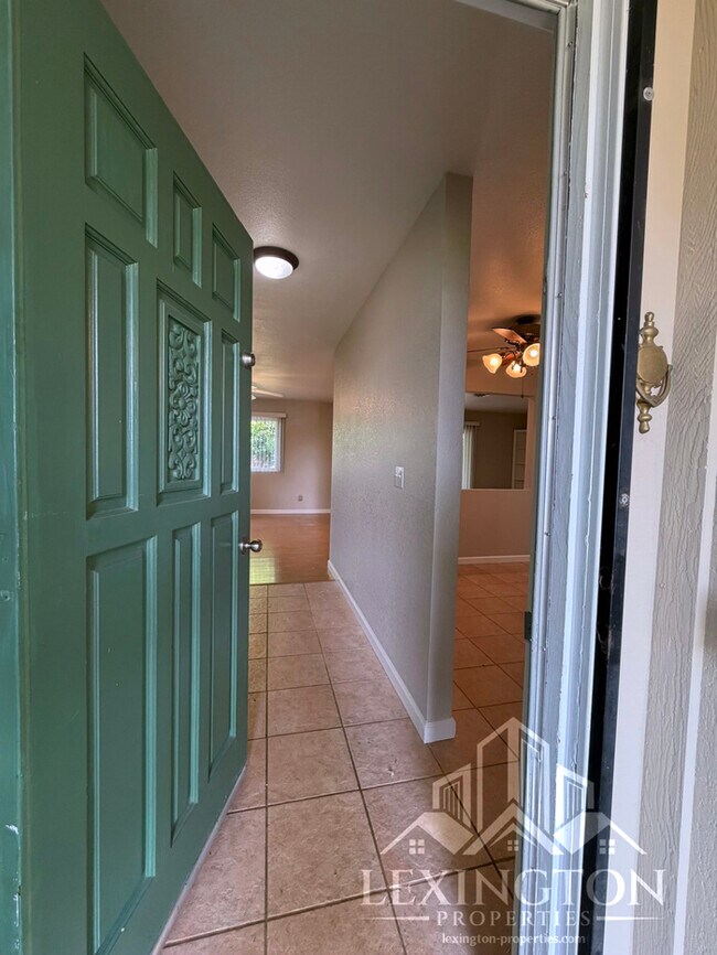 Foto del edificio - Lovely updated, 3BD/2BA, Home in Rocklin – off Pacific St. near Hwy 80 Access!