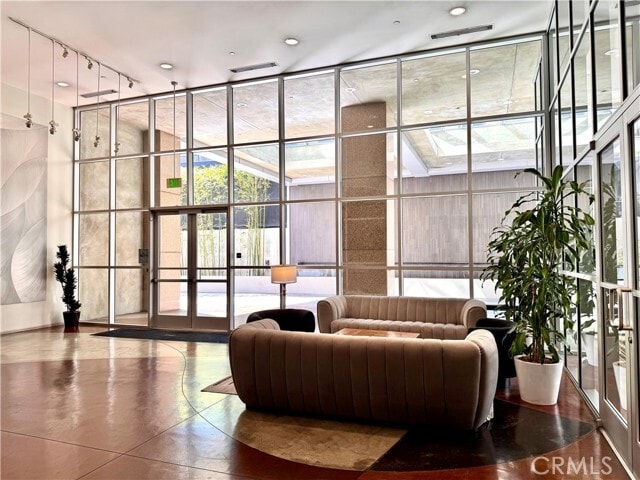 Building Photo - 801S S Grand Ave