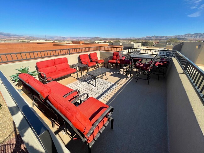 Building Photo - WOW WOW WOW! PRIVATE POOL & ROOFTOP DECK W...