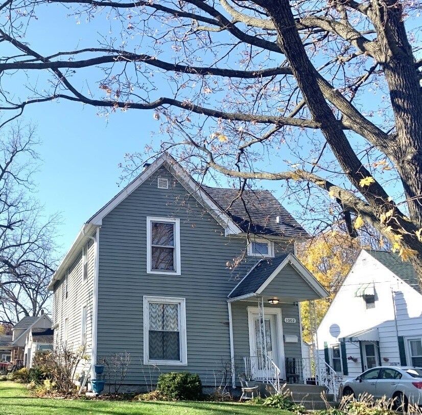 1002 Bellevue Ave, Elgin, IL 60120 House Rental in Elgin, IL