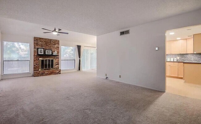 Foto del edificio - 8905 Trone Cir