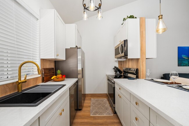 Building Photo - Stunningly Remodeled 3-Bed, 2-Bath, Turnke...