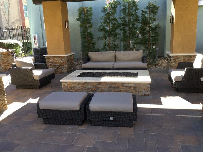 Foto del edificio - 38 E Serene Ave