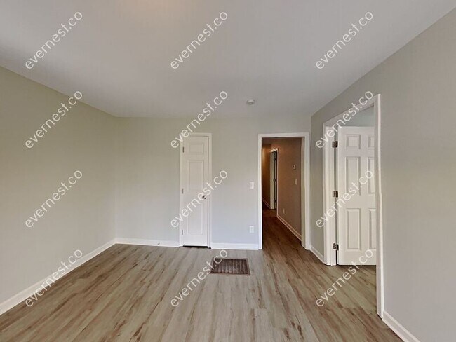 Foto del edificio - 2036 Phillips Dr SE