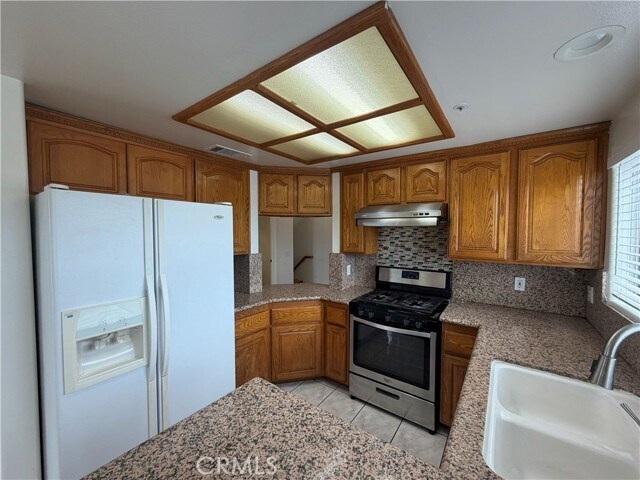 Foto del edificio - 253 S Junipero Serra Dr