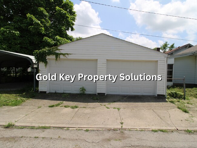 Building Photo - Updated 2 BR 1 BA House with Garage and Fe...