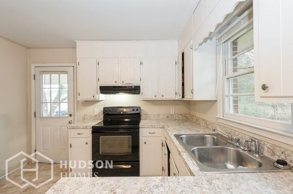 Foto del edificio - Now Available! - 675 Lancaster Road, Chest...
