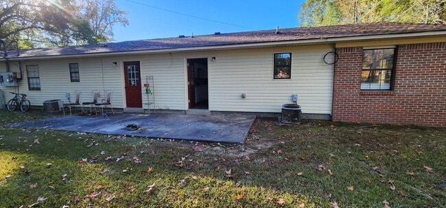 Foto del edificio - 1535 Warnke Rd NW