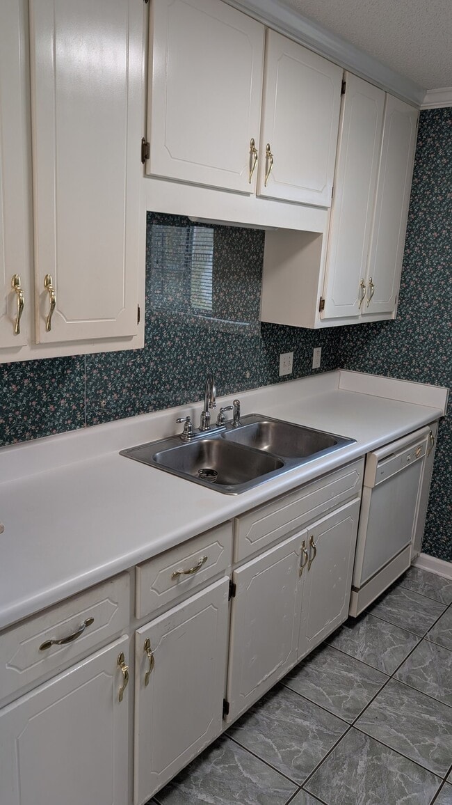 Building Photo - 64 Woodfield Pl