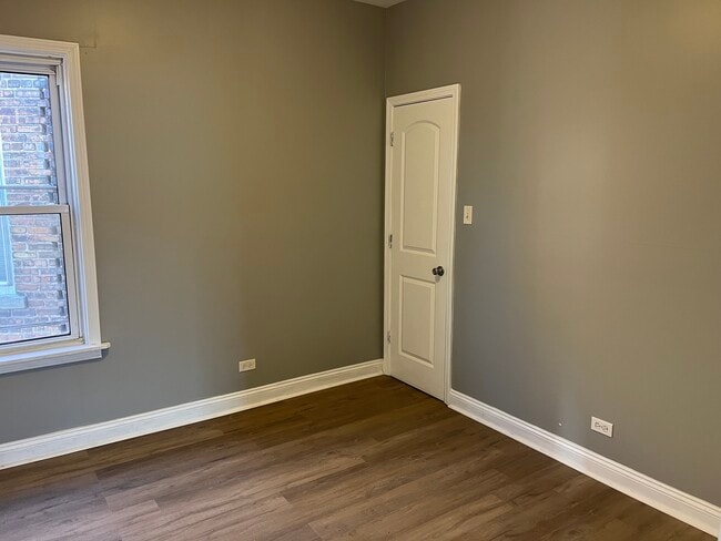 Building Photo - 1451 N Massasoit Ave