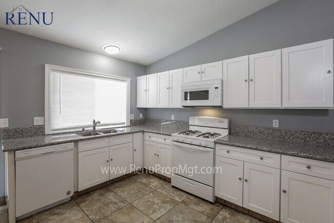 Building Photo - 401 Vassar Ln
