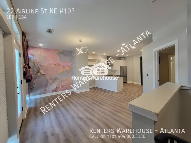 Foto del edificio - Location! Location! 2 Story 1 Bedroom step...